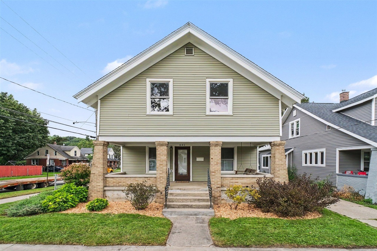 Photo 2 of Single family home for sale at 641 Lincoln Ave, Grand Rapids, MI 49504 | MLS# 70554321 | Listing updated on 2026-10-01