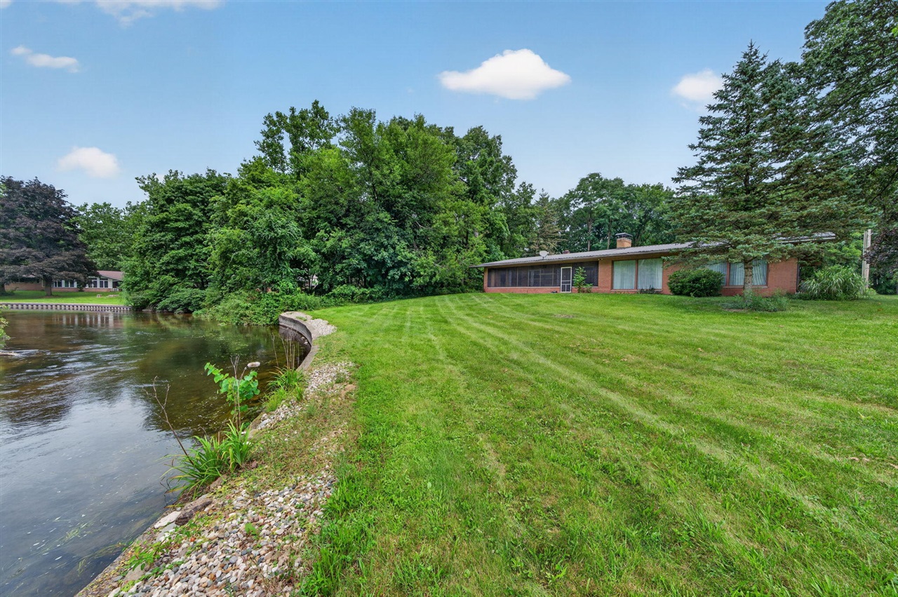 Photo 2 of Single family home for sale at 70506 Sunrise Dr, Edwardsburg, MI 49112 | MLS# 70554330 | Listing updated on 2026-09-21