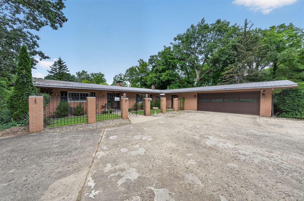 Photo 3 of Single family home for sale at 70506 Sunrise Dr, Edwardsburg, MI 49112 | MLS# 70554330 | Listing updated on 2026-09-21