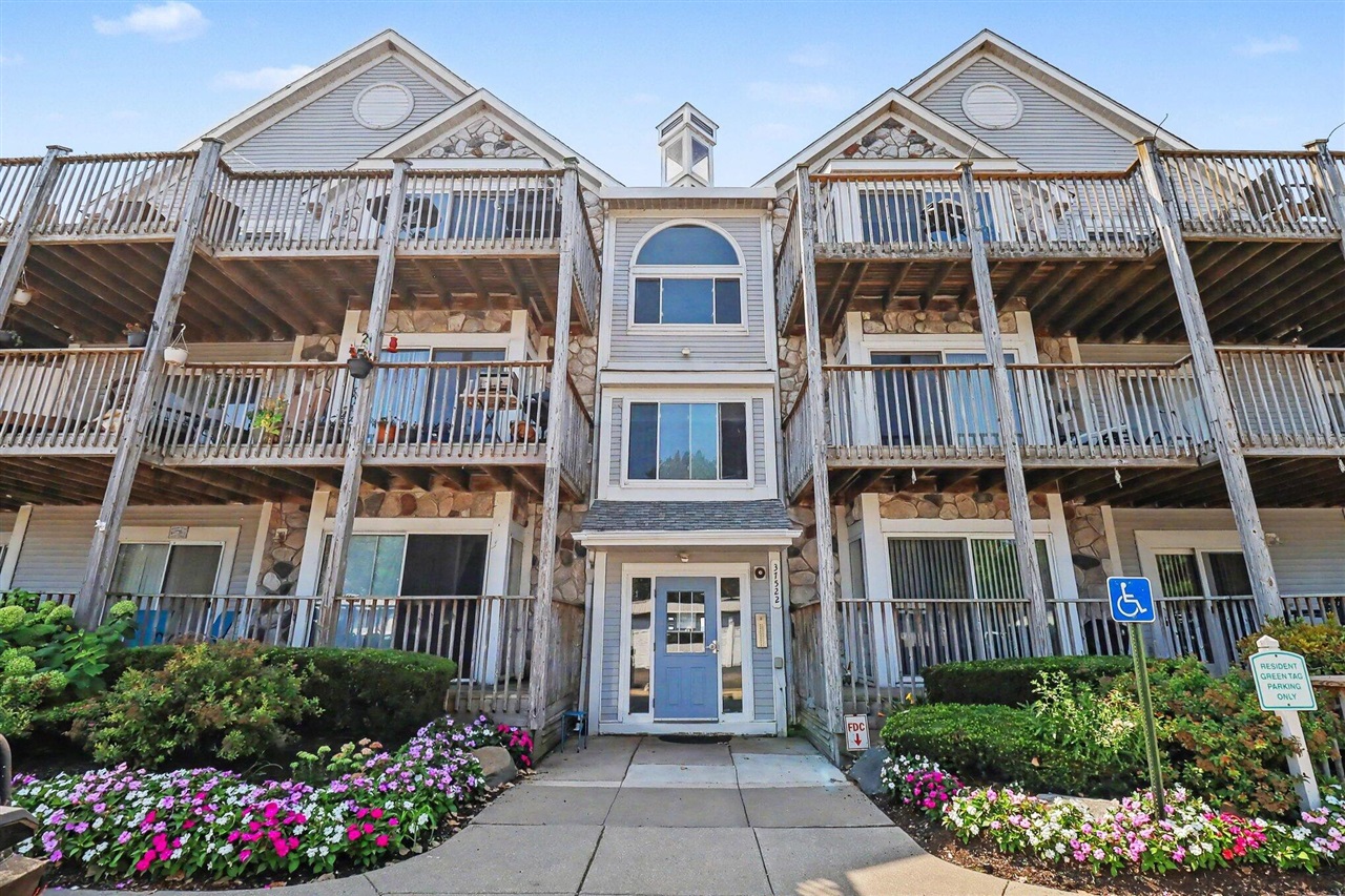 Photo 2 of Sale Pending at 37522 Jefferson Ave #103, Harrison Township, MI 48045 | MLS# 70554333 | Listing updated on 2026-09-28