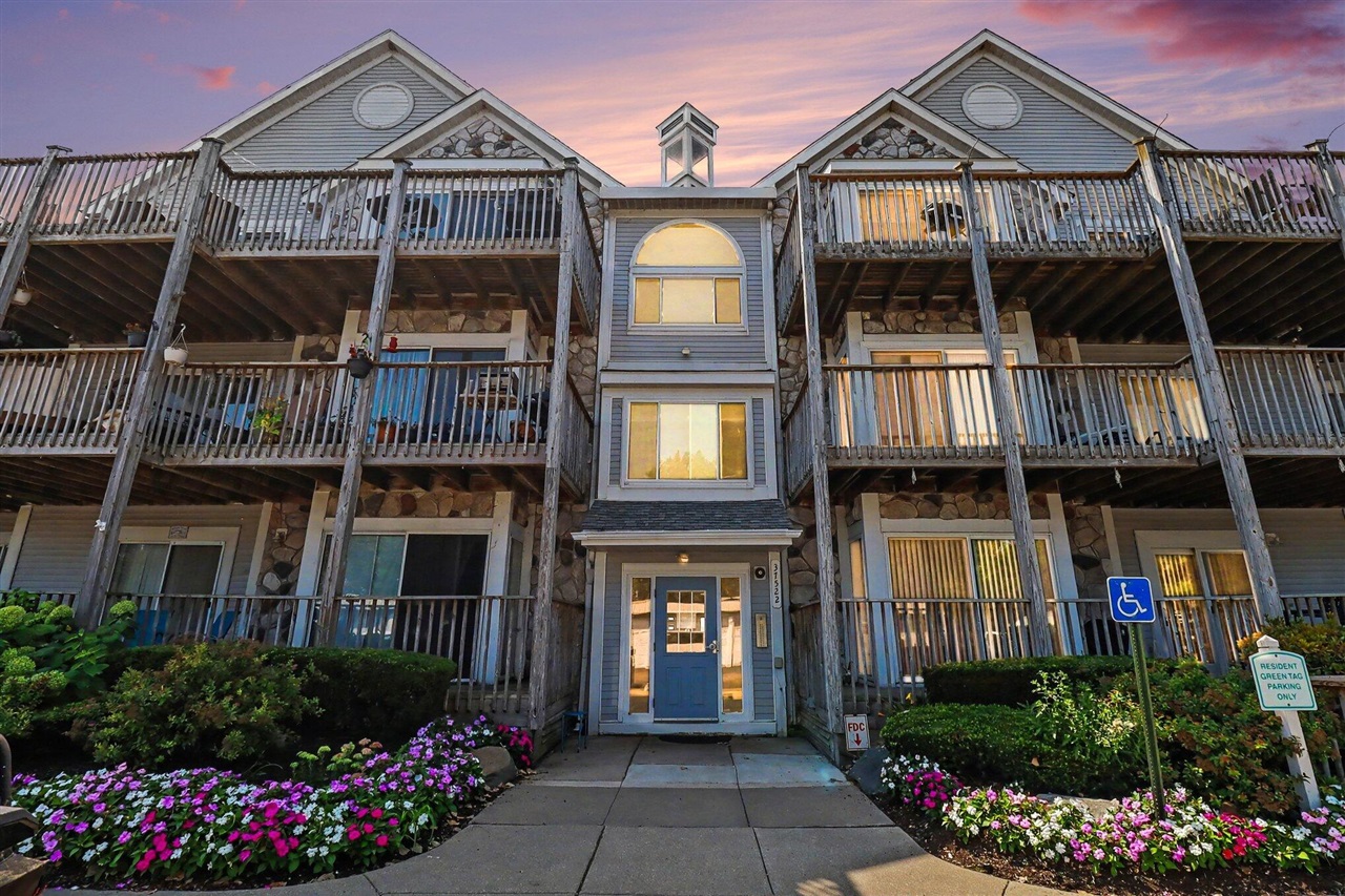 Photo 3 of Sale Pending at 37522 Jefferson Ave #103, Harrison Township, MI 48045 | MLS# 70554333 | Listing updated on 2026-09-28