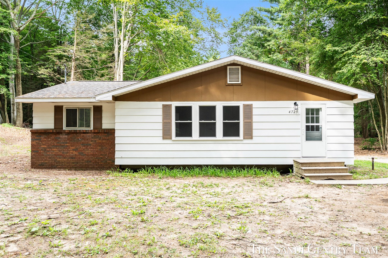 Photo 1 of Single family home for sale at 4725 Orshal Rd, Whitehall, MI 49461 | MLS# 70554334 | Listing updated on 2026-10-06