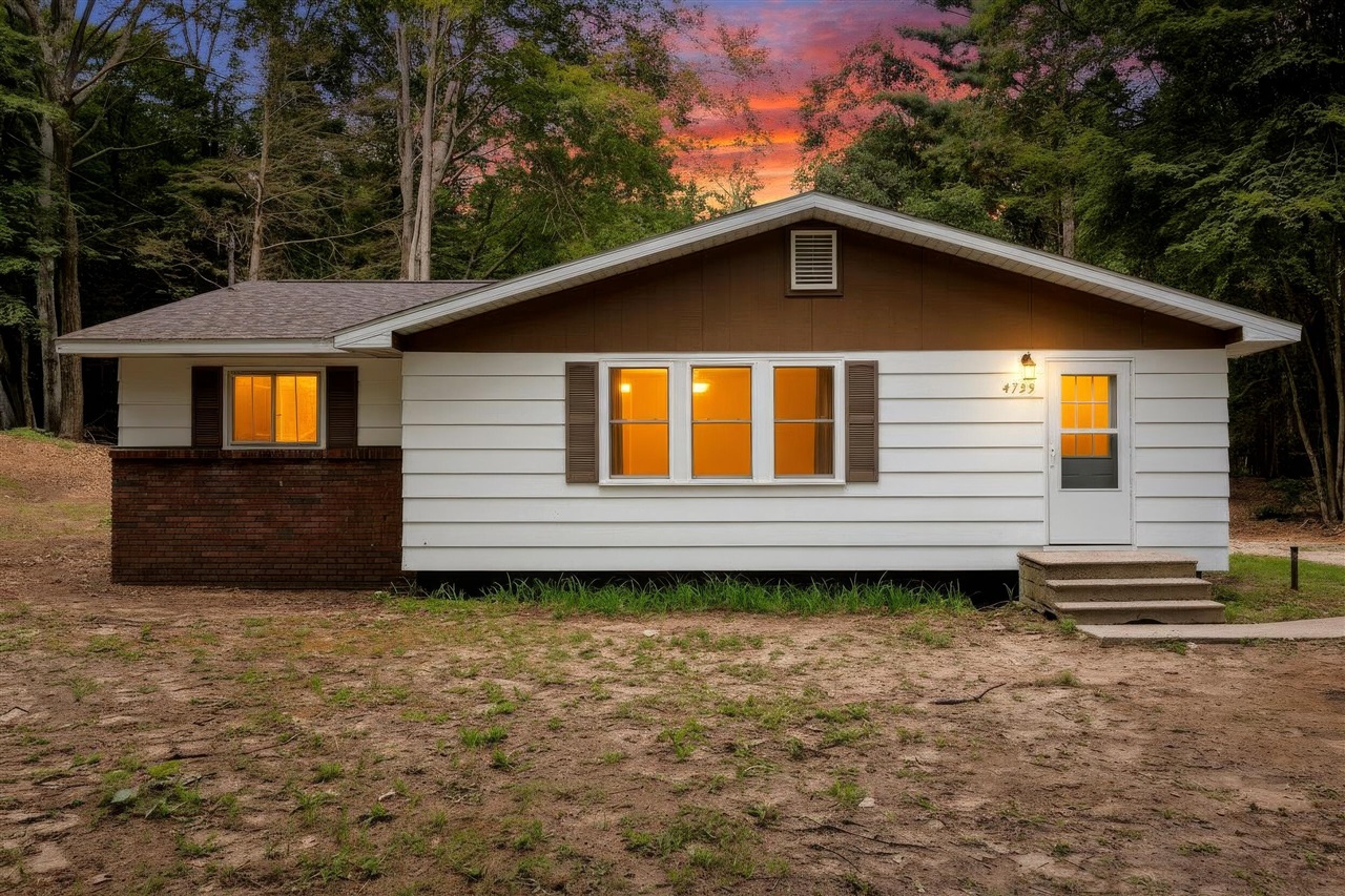 Photo 2 of Single family home for sale at 4725 Orshal Rd, Whitehall, MI 49461 | MLS# 70554334 | Listing updated on 2026-10-06