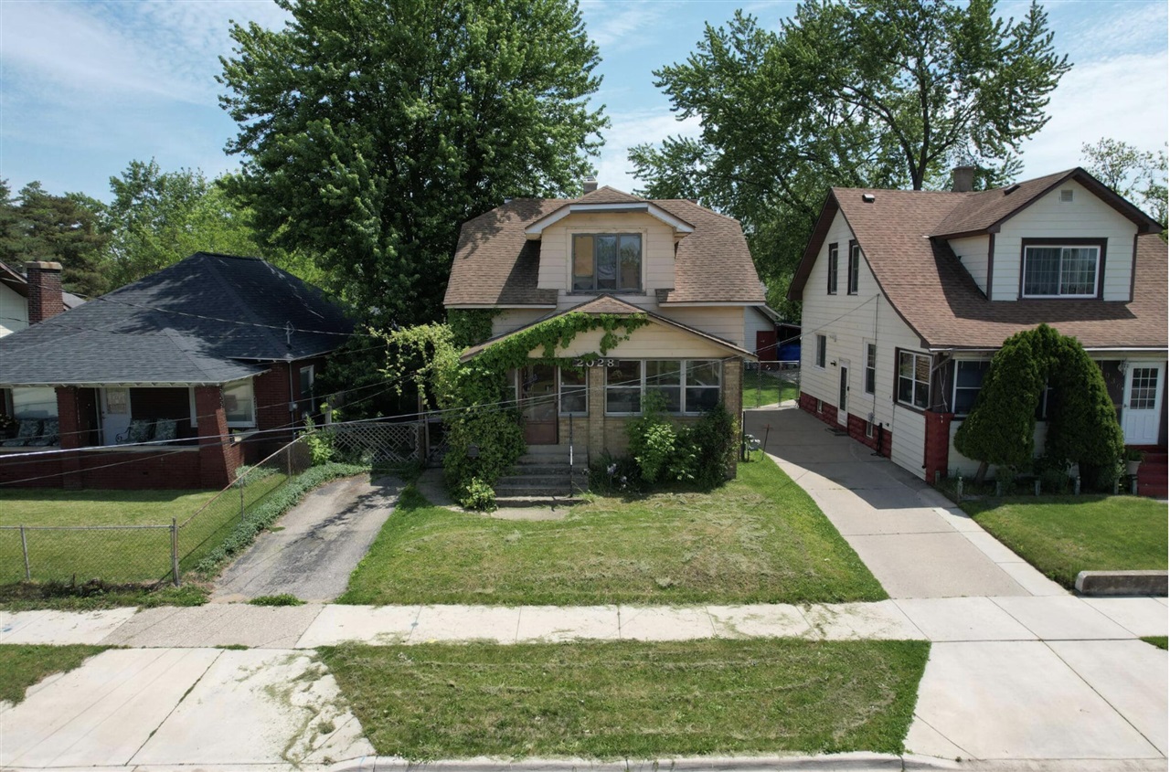 1st image of 2028 Denwood Ave, Wyoming, MI 49509 | MLS# 70554361