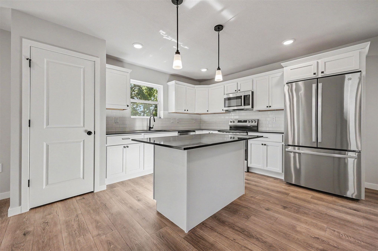 5th image of 1002 Cedarwood Dr, Greenville, MI 48838 | MLS# 70554410