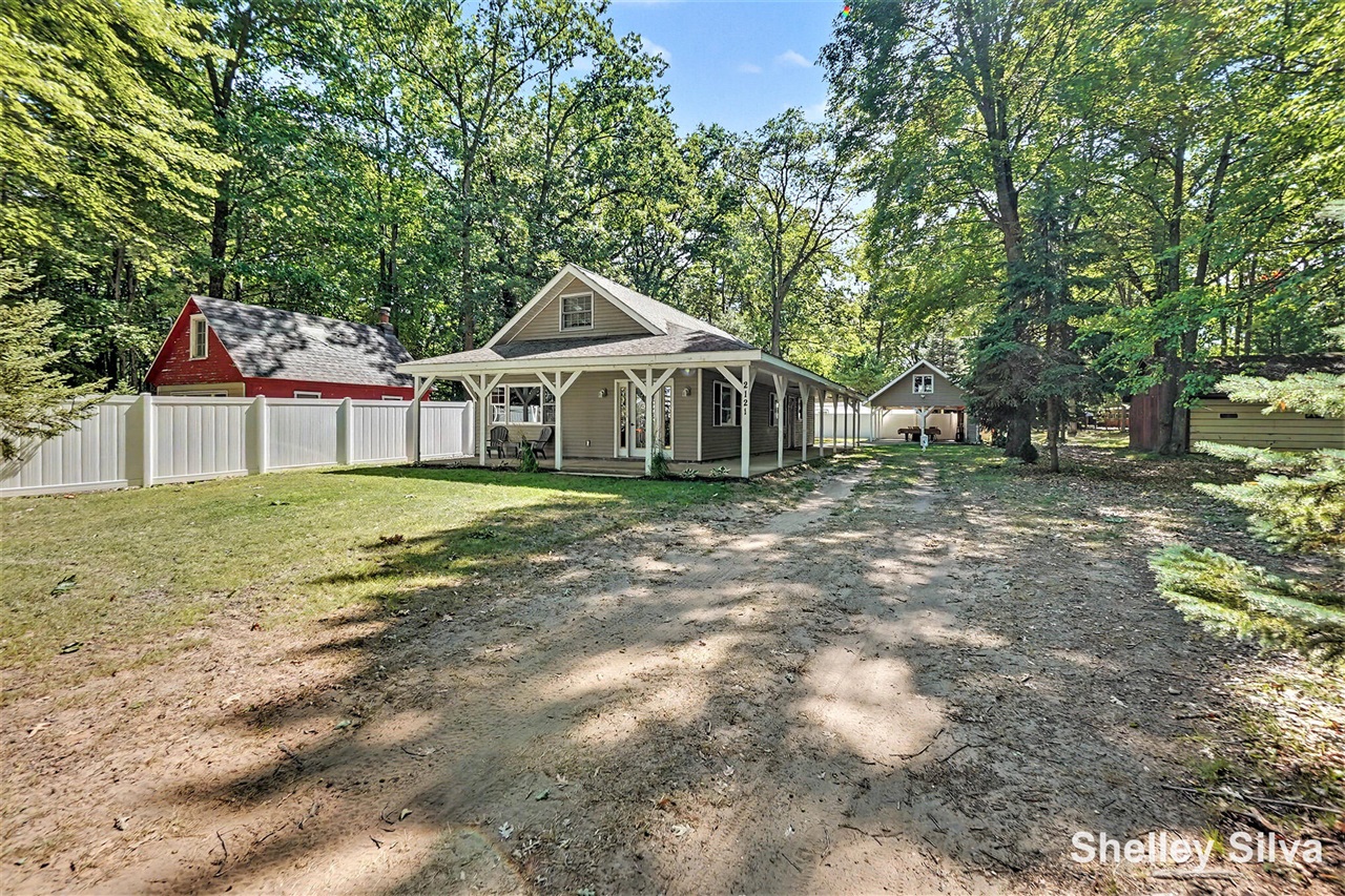 2nd image of 2121 Wolf Lake Dr, Baldwin, MI 49304 | MLS# 70554448