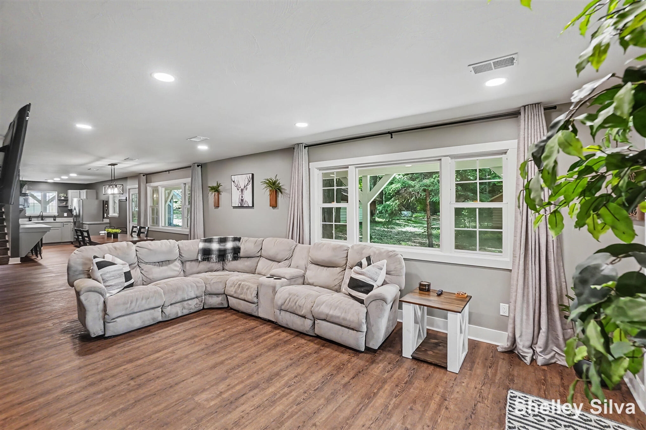 4th image of 2121 Wolf Lake Dr, Baldwin, MI 49304 | MLS# 70554448