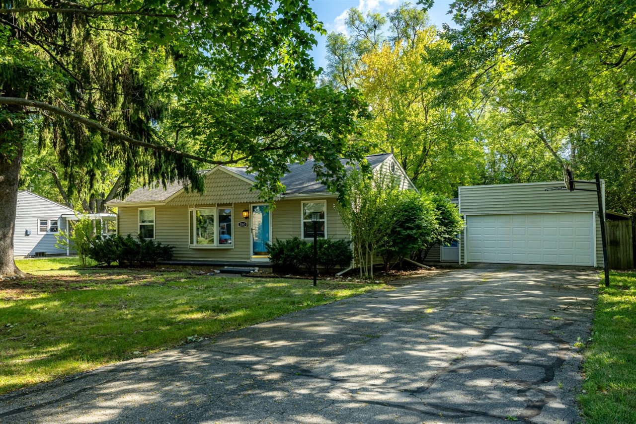 2nd image of 3163 Baylis Dr, Ann Arbor, MI 48108 | MLS# 70554455