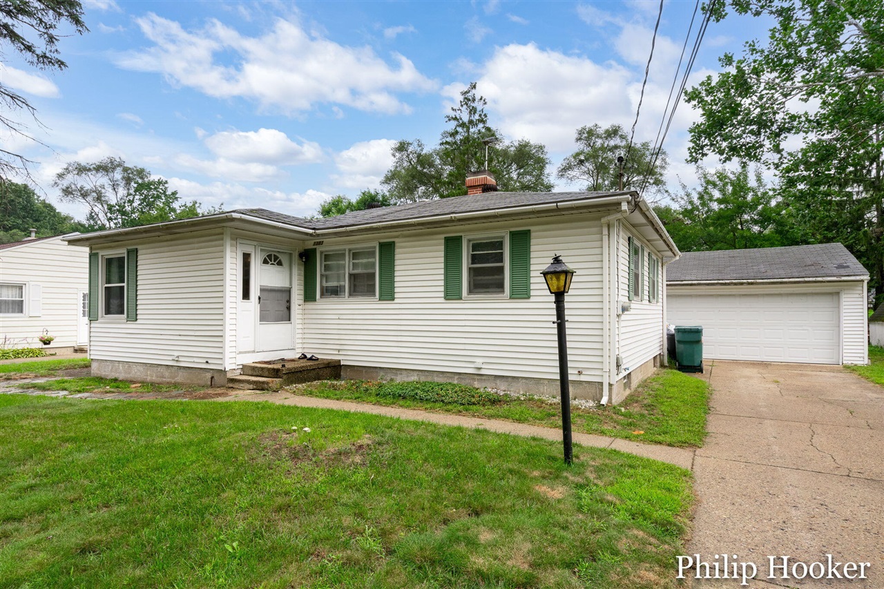 1st image of 1383 Katrina Dr, Kentwood, MI 49508 | MLS# 70554465