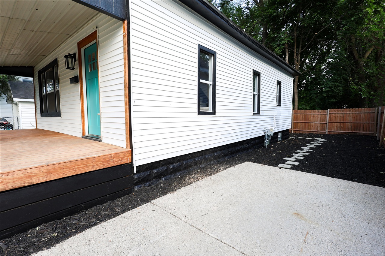Photo 3 of Single family home for sale at 318 Catherine Ave, Muskegon, MI 49442 | MLS# 70554495 | Listing updated on 2026-09-14