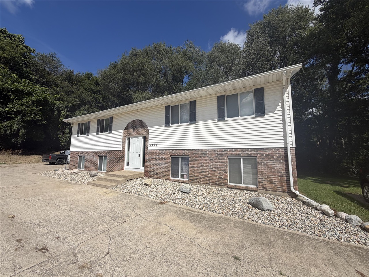1st image of 1405 Huntington Ave, Kalamazoo, MI 49048 | MLS# 70554504