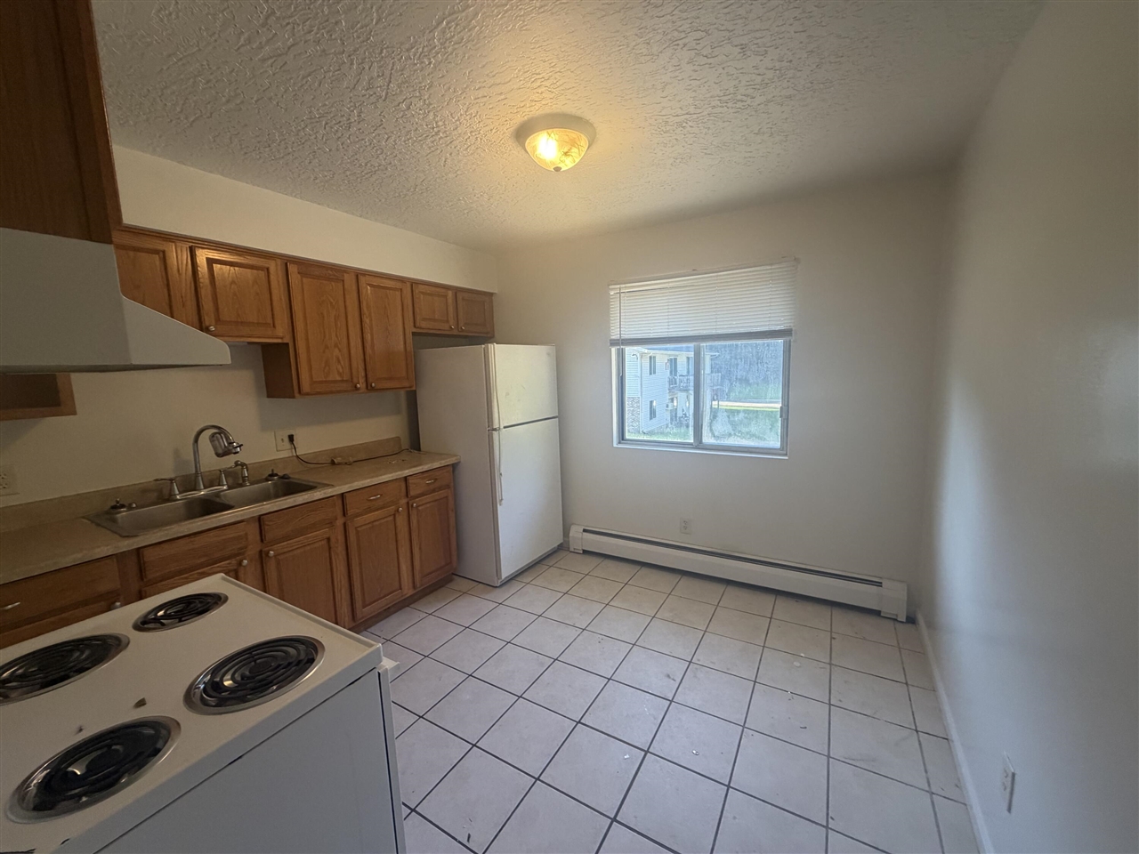 3rd image of 1405 Huntington Ave, Kalamazoo, MI 49048 | MLS# 70554504