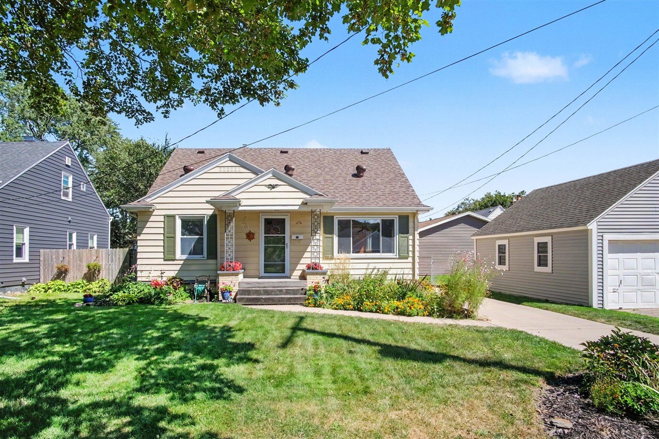 2nd image of 1656 Widdicomb Ave, Grand Rapids, MI 49504 | MLS# 70554508