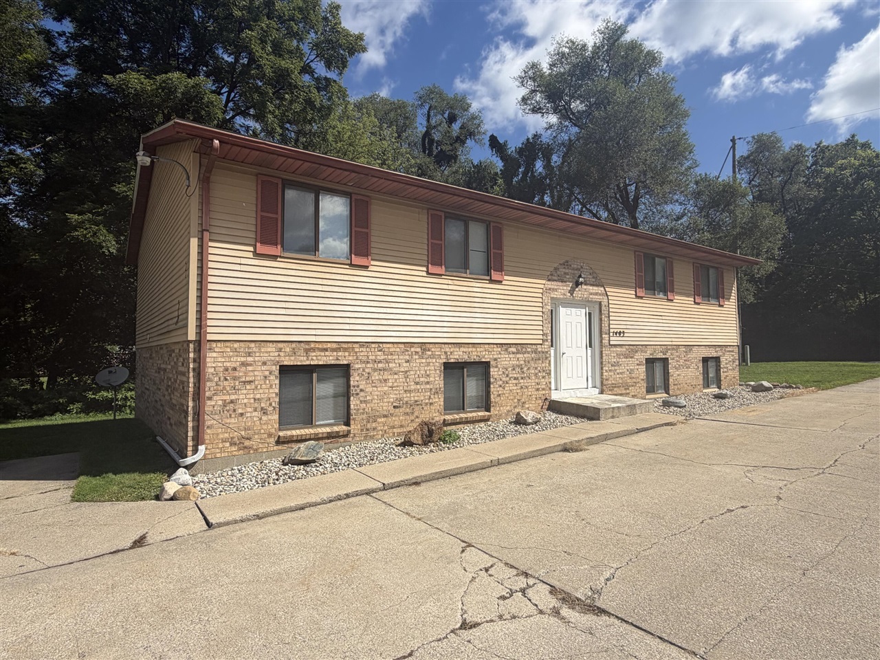 1st image of 1403 Huntington Ave, Kalamazoo, MI 49048 | MLS# 70554512