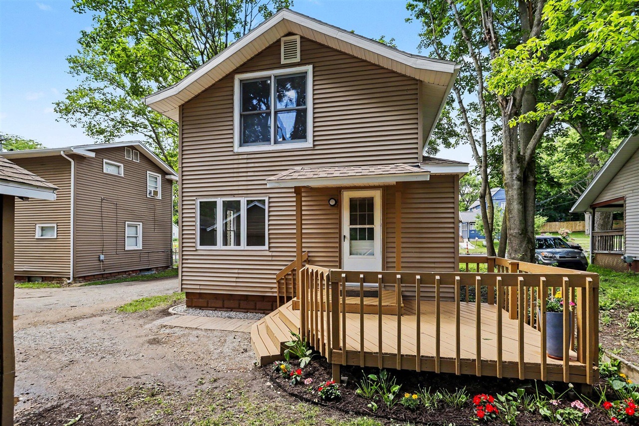 Photo 4 of Single family home for sale at 320 Trimble Ave, Kalamazoo, MI 49048 | MLS# 70554520 | Listing updated on 2026-09-17