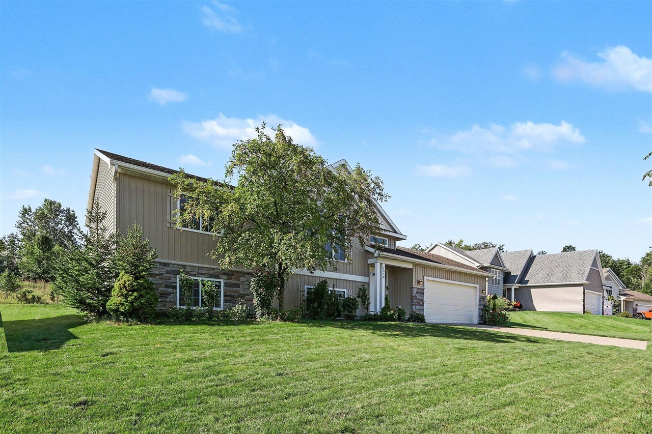 3rd image of 2950 Windy Wood St, Kentwood, MI 49512 | MLS# 70554545