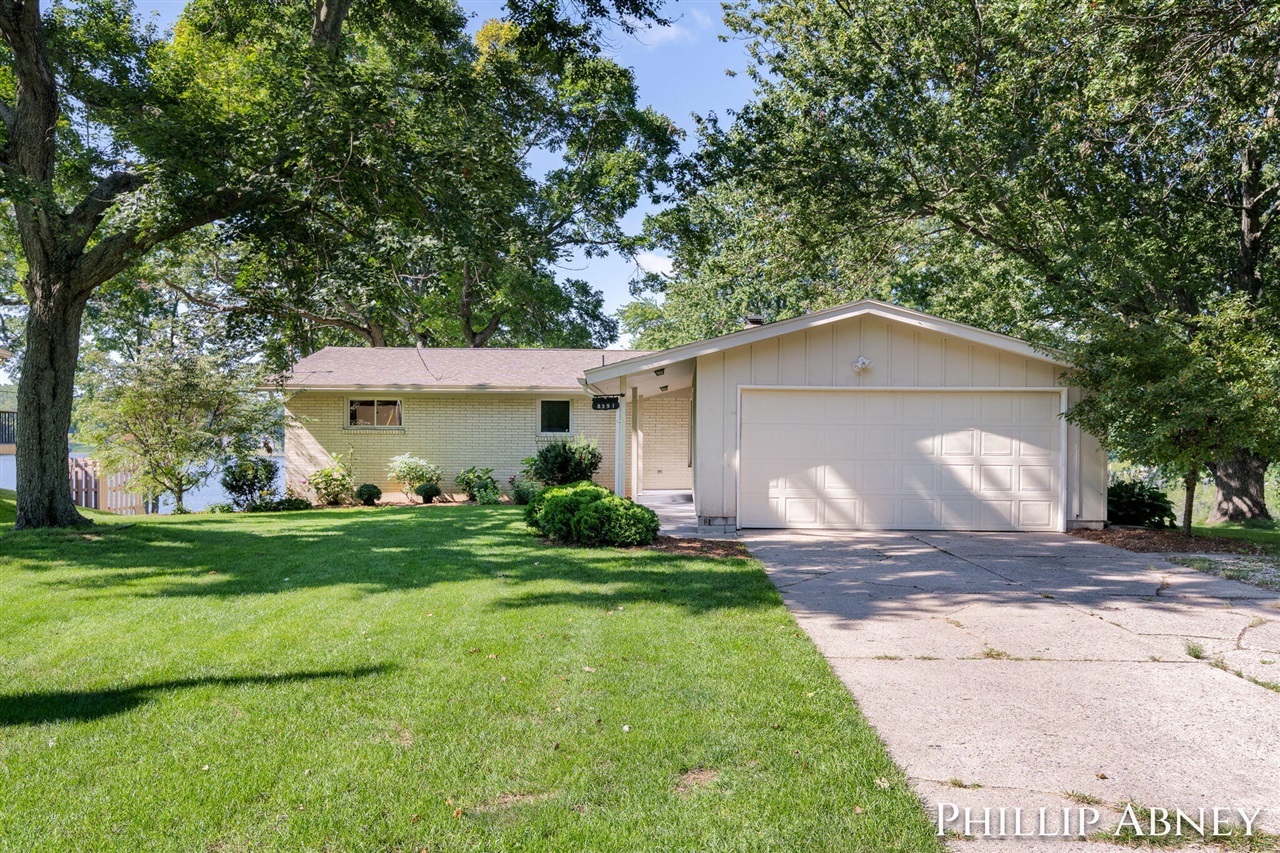 2nd image of 8391 Cowan Lake Dr, Rockford, MI 49341 | MLS# 70554552