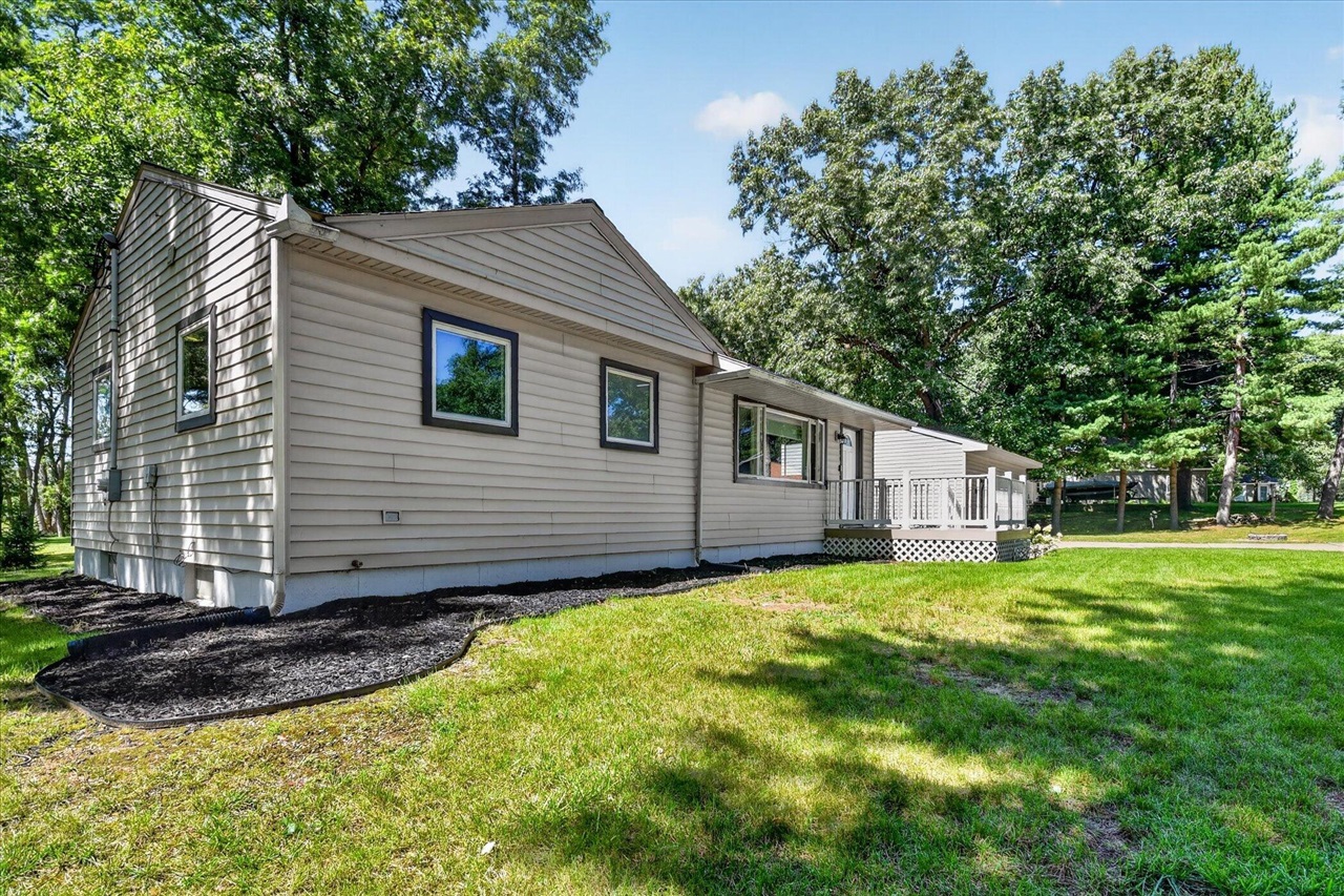 Photo 2 of Single family home for sale at 8929 Robinwood Ct, Jackson, MI 49201 | MLS# 70554557 | Listing updated on 2026-09-15