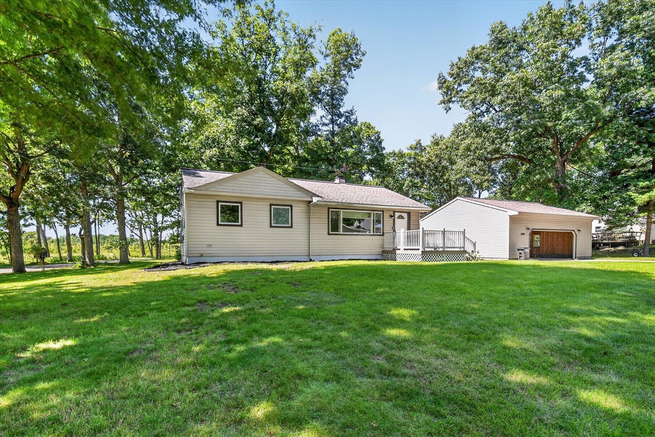 Photo 3 of Single family home for sale at 8929 Robinwood Ct, Jackson, MI 49201 | MLS# 70554557 | Listing updated on 2026-09-15