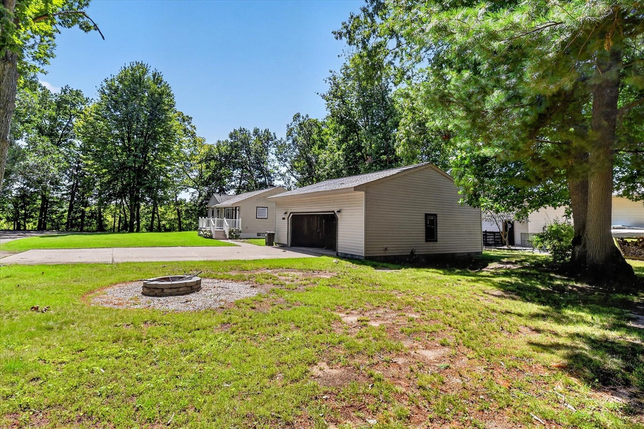 Photo 4 of Single family home for sale at 8929 Robinwood Ct, Jackson, MI 49201 | MLS# 70554557 | Listing updated on 2026-09-15