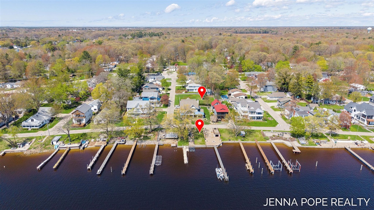 1st image of 17542 Grand River Ave, Spring Lake, MI 49456 | MLS# 70554615