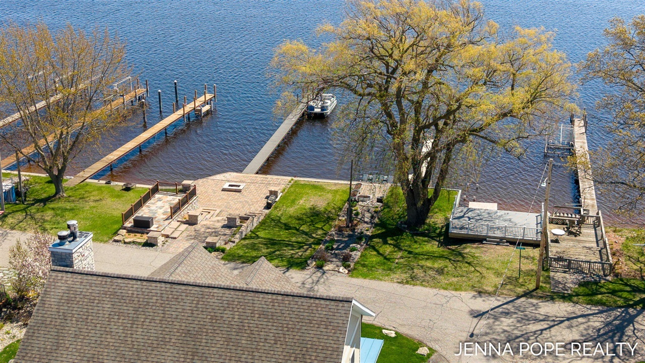 4th image of 17542 Grand River Ave, Spring Lake, MI 49456 | MLS# 70554615