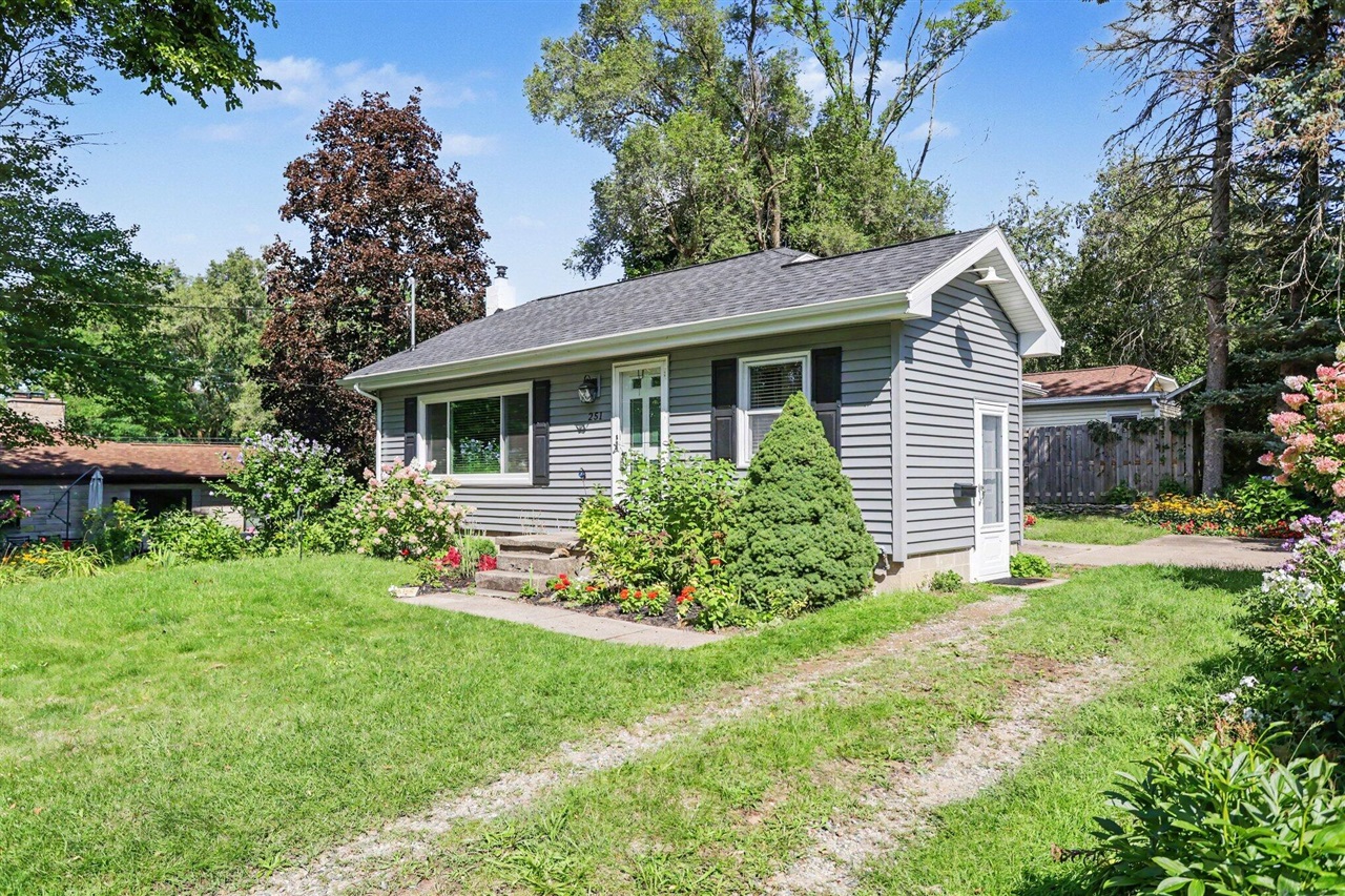 2nd image of 251 Curtis Ave, Battle Creek, MI 49017 | MLS# 70554617