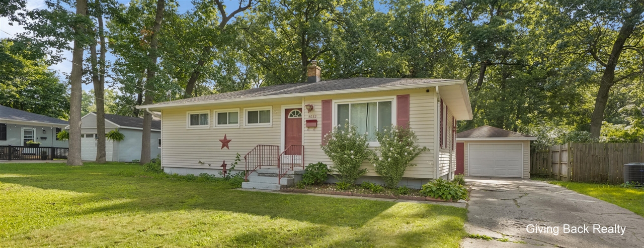 1st image of 4032 Flamingo Ave, Wyoming, MI 49509 | MLS# 70554622