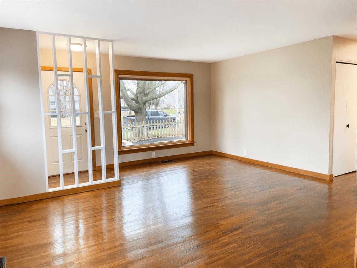 Photo 2 of Single family home for sale at 5480 Wellesley Dr, Jackson, MI 49201 | MLS# 70554627 | Listing updated on 2026-09-03