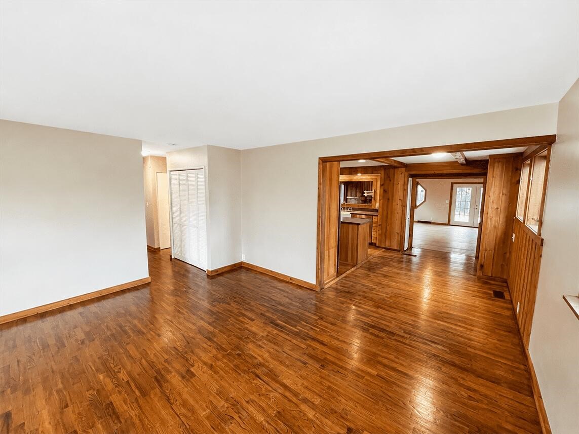 Photo 3 of Single family home for sale at 5480 Wellesley Dr, Jackson, MI 49201 | MLS# 70554627 | Listing updated on 2026-09-03