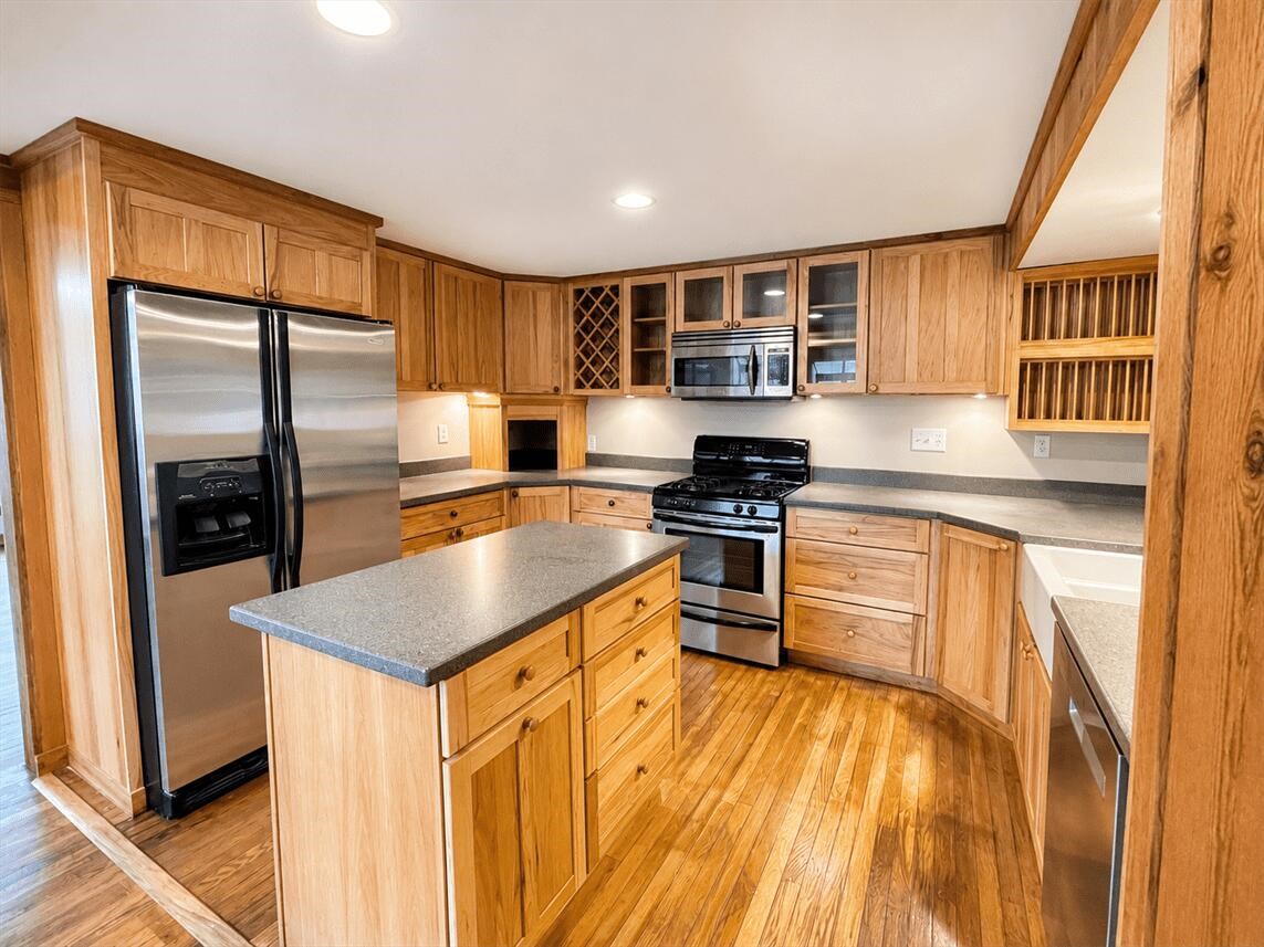 Photo 4 of Single family home for sale at 5480 Wellesley Dr, Jackson, MI 49201 | MLS# 70554627 | Listing updated on 2026-09-03