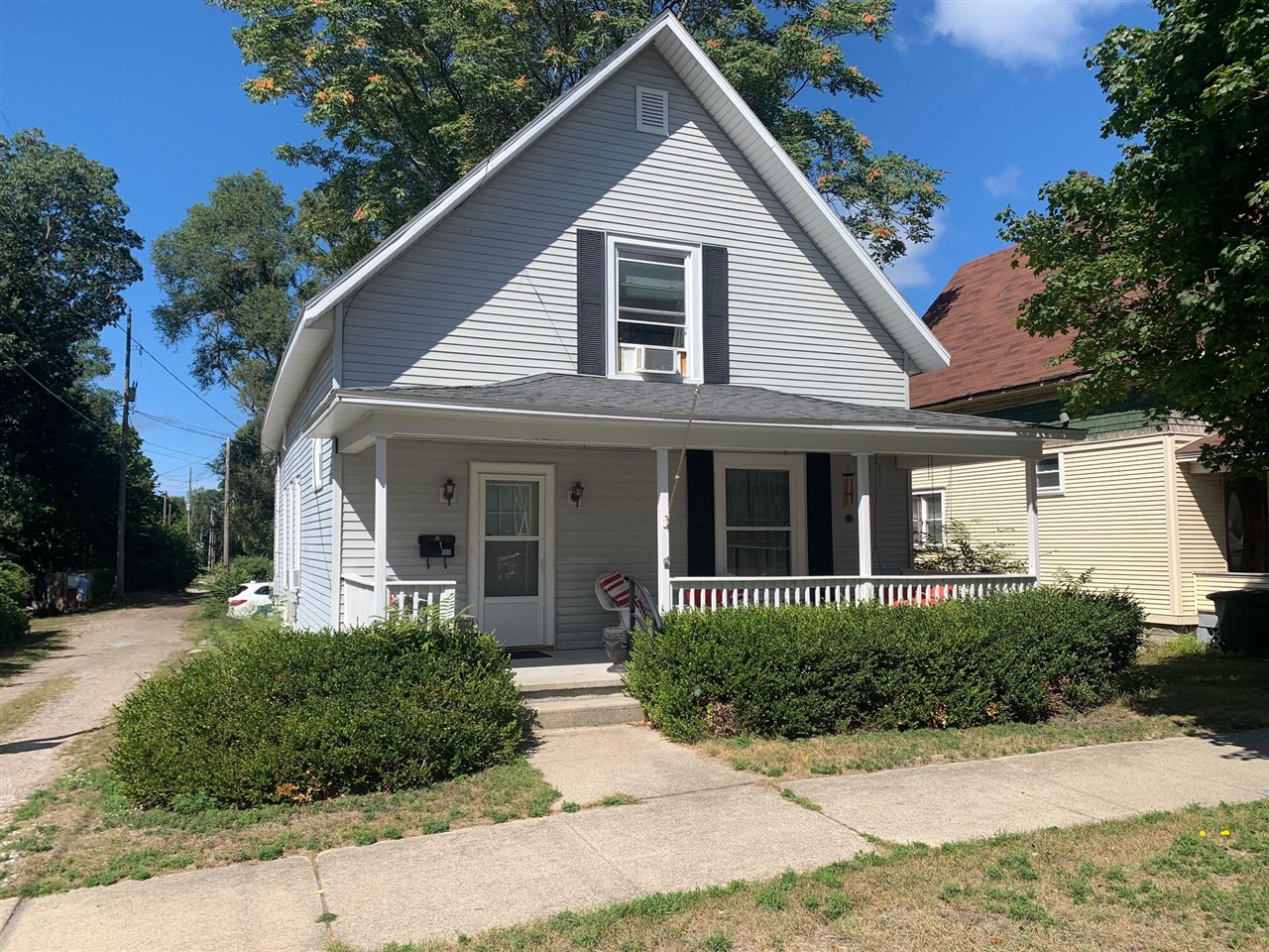 Photo 1 of Single family home for sale at 506 S Washington Ave, Ludington, MI 49431 | MLS# 70554646 | Listing updated on 2026-09-06
