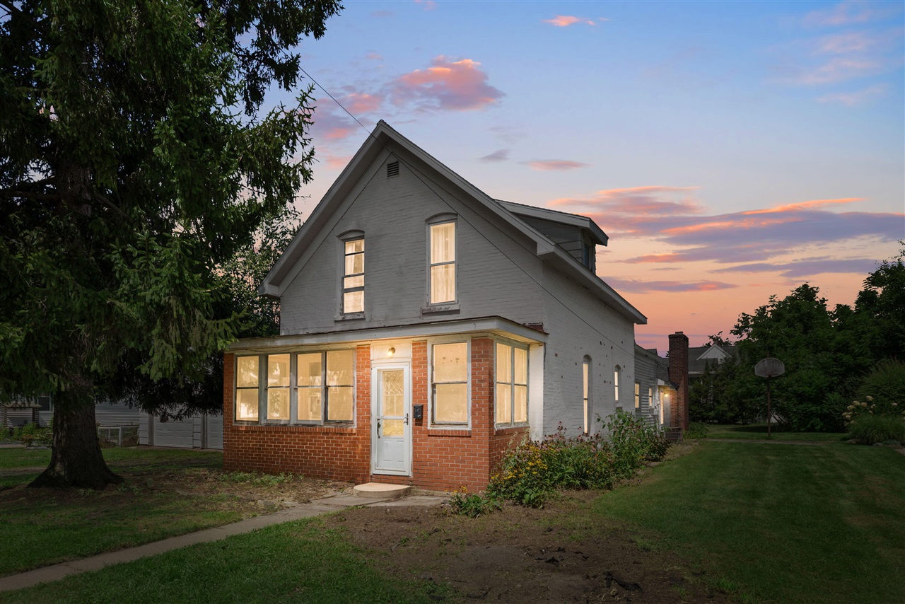 1st image of 105 E Locust St, Three Oaks, MI 49128 | MLS# 70554654