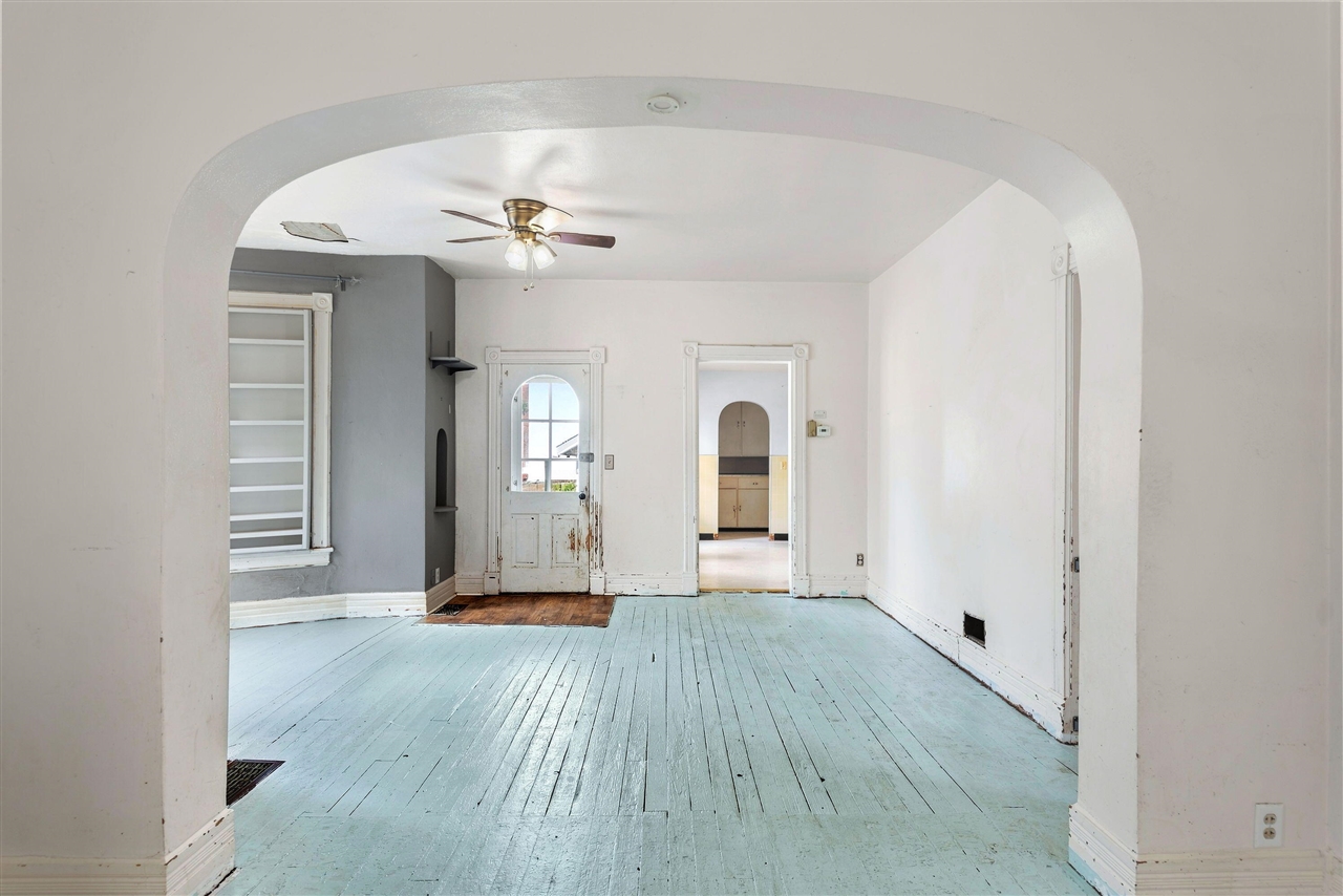 5th image of 105 E Locust St, Three Oaks, MI 49128 | MLS# 70554654