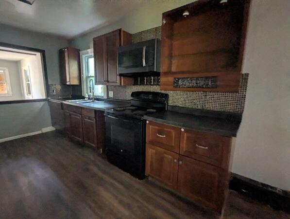 3rd image of 1527 Robertson Ave, Lansing, MI 48915 | MLS# 70554666