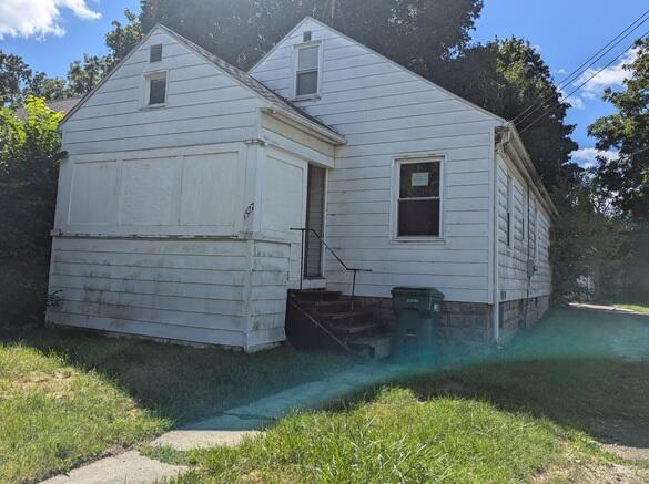 8th image of 1527 Robertson Ave, Lansing, MI 48915 | MLS# 70554666