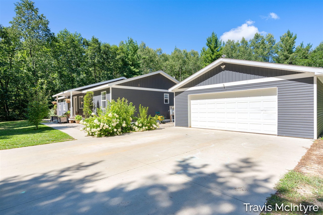 2nd image of 20392 Gates Rd, Howard City, MI 49329 | MLS# 70554670