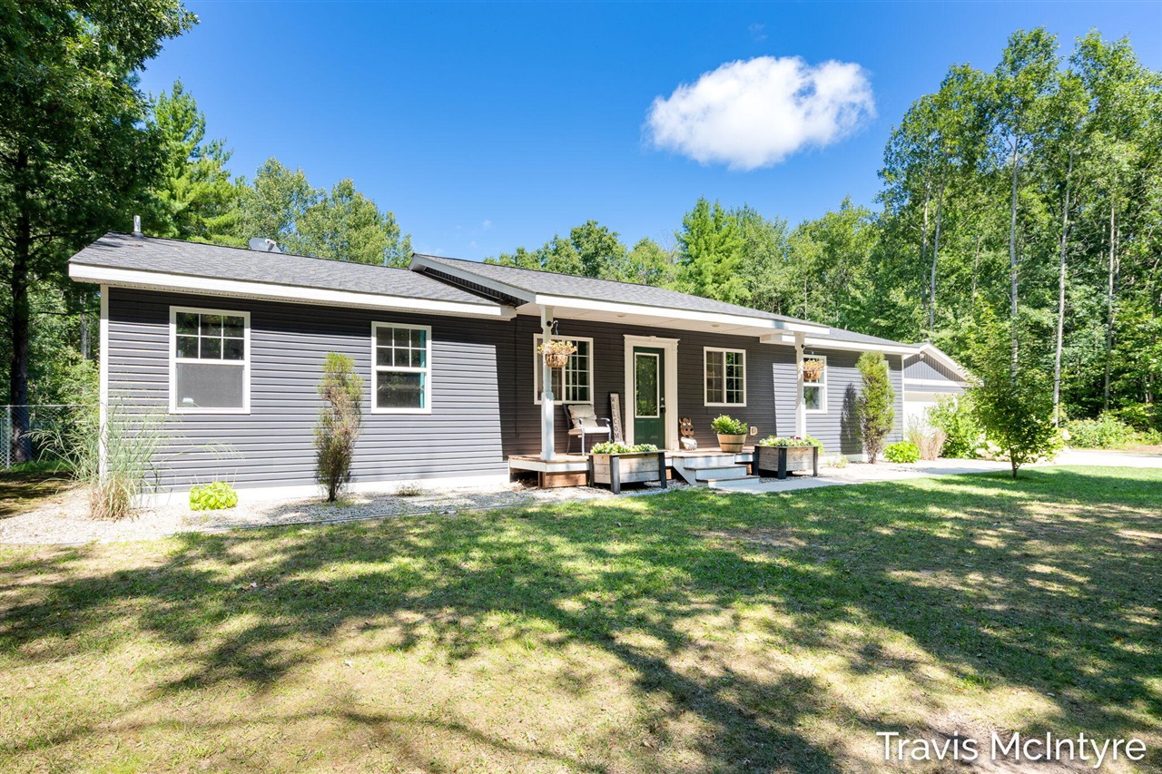 3rd image of 20392 Gates Rd, Howard City, MI 49329 | MLS# 70554670