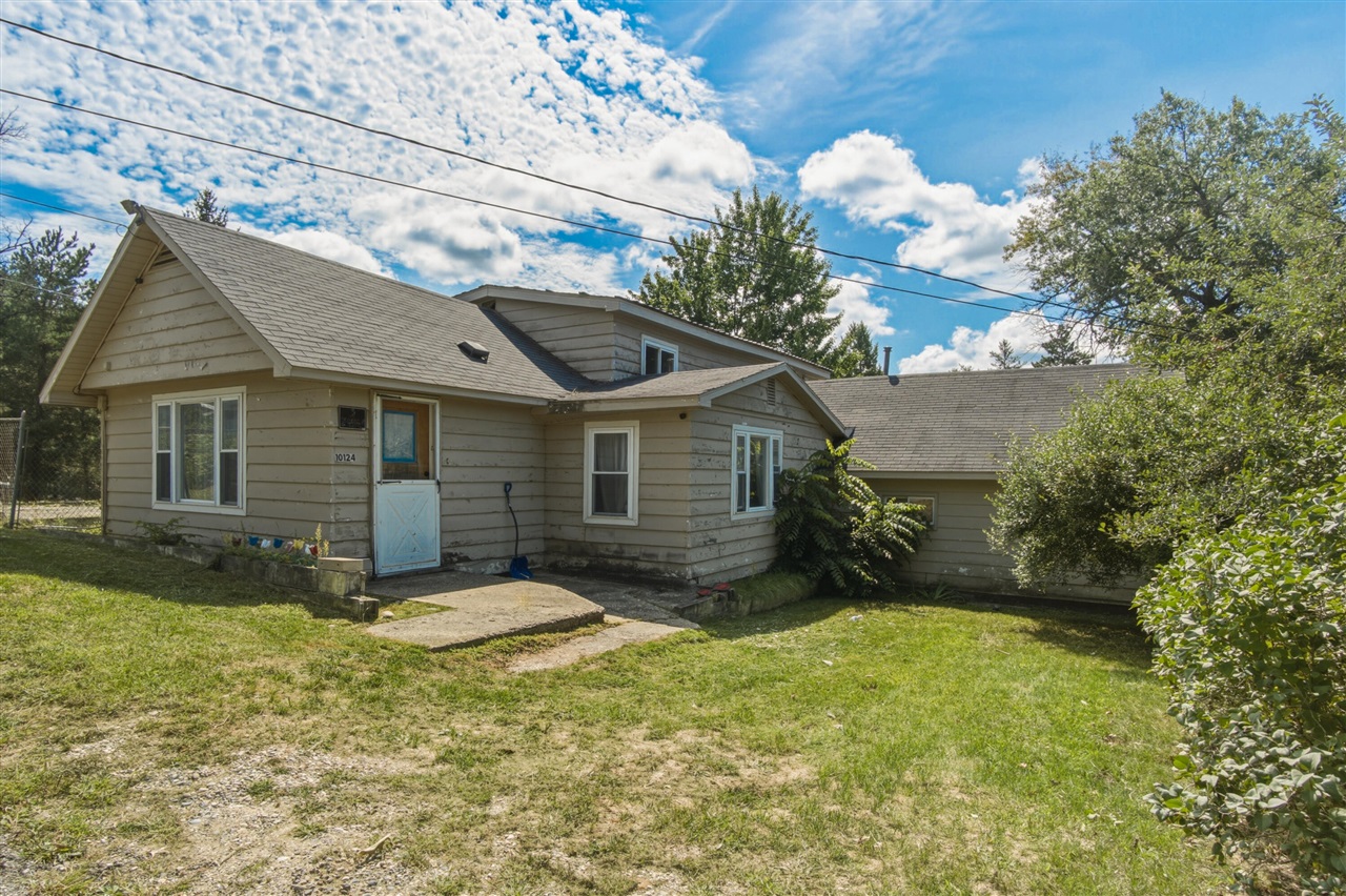 1st image of 10124 Woodlawn St, Update, MI 48656 | MLS# 70554701