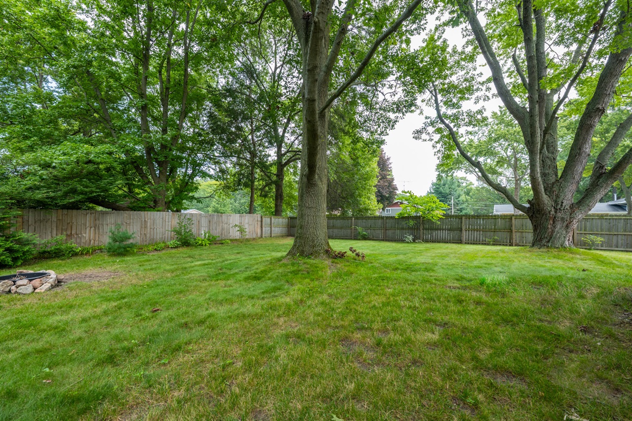 36th image of 2351 Fountain Ln, Stevensville, MI 49127 | MLS# 70554720