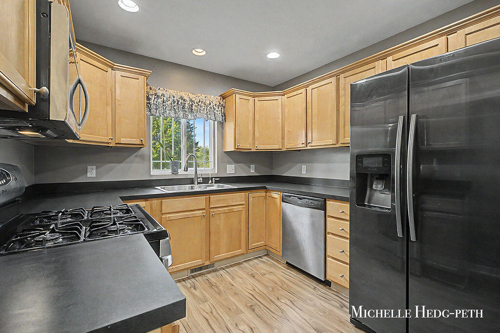 Listing Photo 5 - Condo for sale in building located at 2984 Edgestone Dr, Hudsonville, MI 49426 - Unit #22