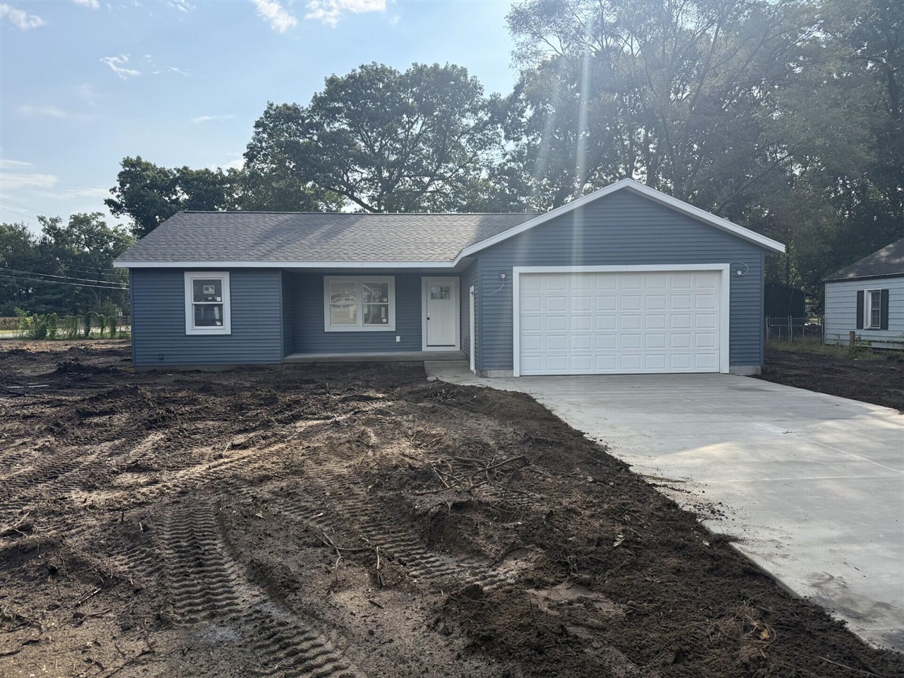 Photo 2 of Single family home for sale at 420 West St, Muskegon, MI 49442 | MLS# 70554744 | Listing updated on 2026-10-01