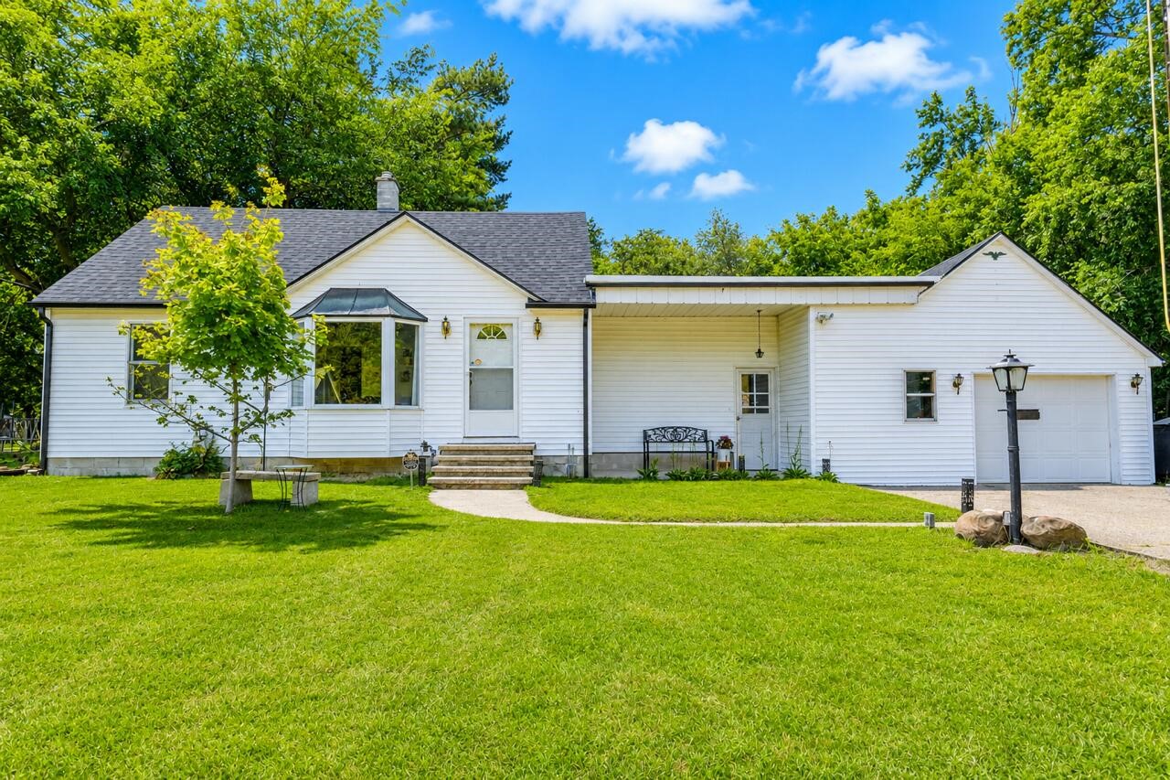 1st image of 3325 Taft Ave, Wyoming, MI 49519 | MLS# 70554756