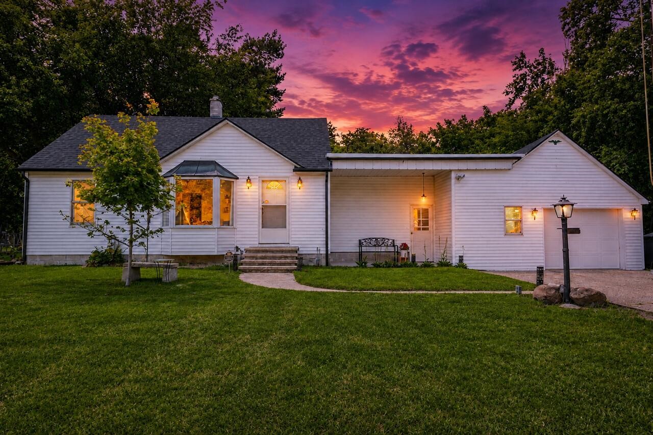 2nd image of 3325 Taft Ave, Wyoming, MI 49519 | MLS# 70554756
