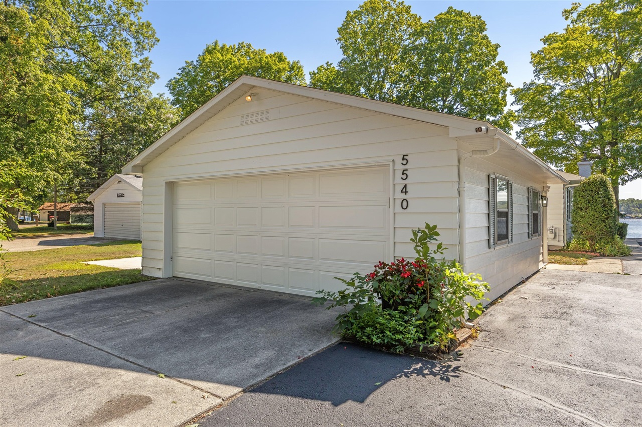 Photo 1 of Single family home for sale at 5540 Cozy Point Dr, Newaygo, MI 49337 | MLS# 70554772 | Listing updated on 2026-09-16