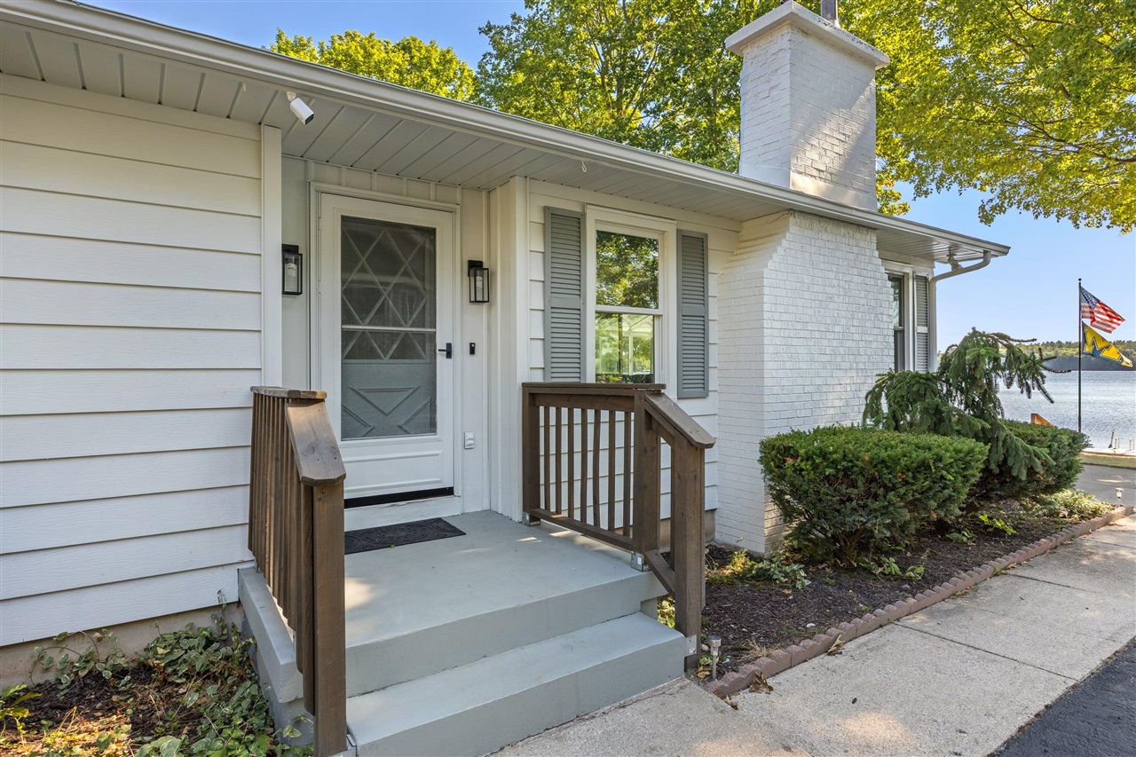 Photo 2 of Single family home for sale at 5540 Cozy Point Dr, Newaygo, MI 49337 | MLS# 70554772 | Listing updated on 2026-09-16
