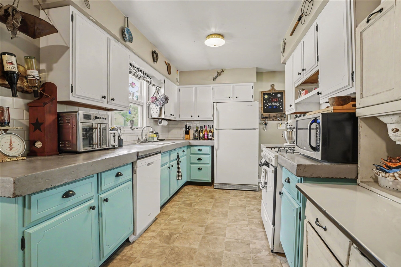 Photo 3 of Single family home for sale at 319 W Willard St, Paw Paw, MI 49079 | MLS# 70554783 | Listing updated on 2026-09-12