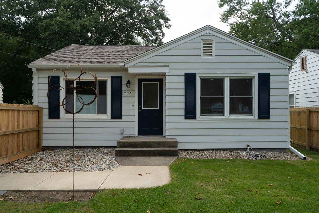 1st image of 1707 Texel Dr, Kalamazoo, MI 49048 | MLS# 70554784