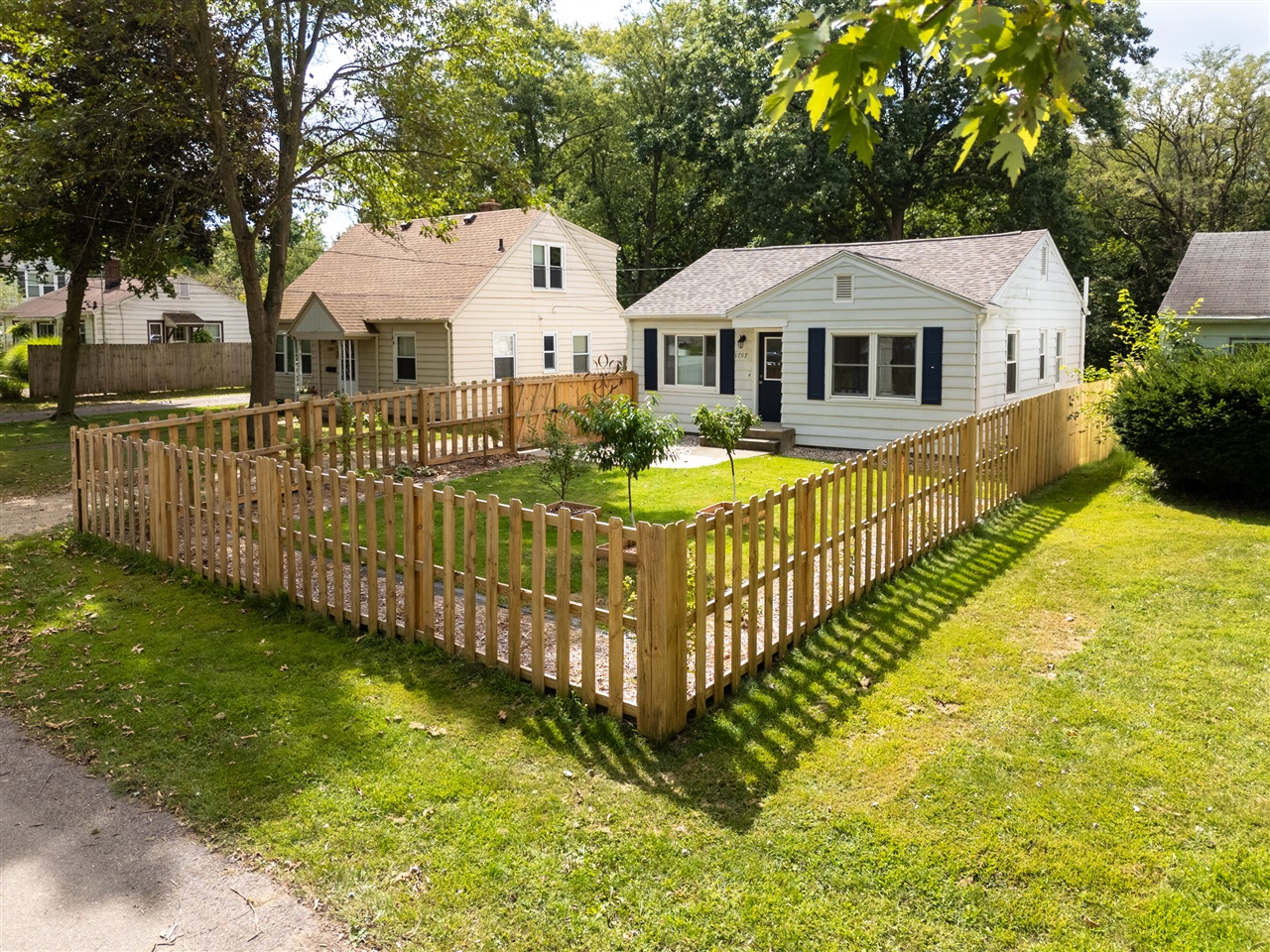 2nd image of 1707 Texel Dr, Kalamazoo, MI 49048 | MLS# 70554784