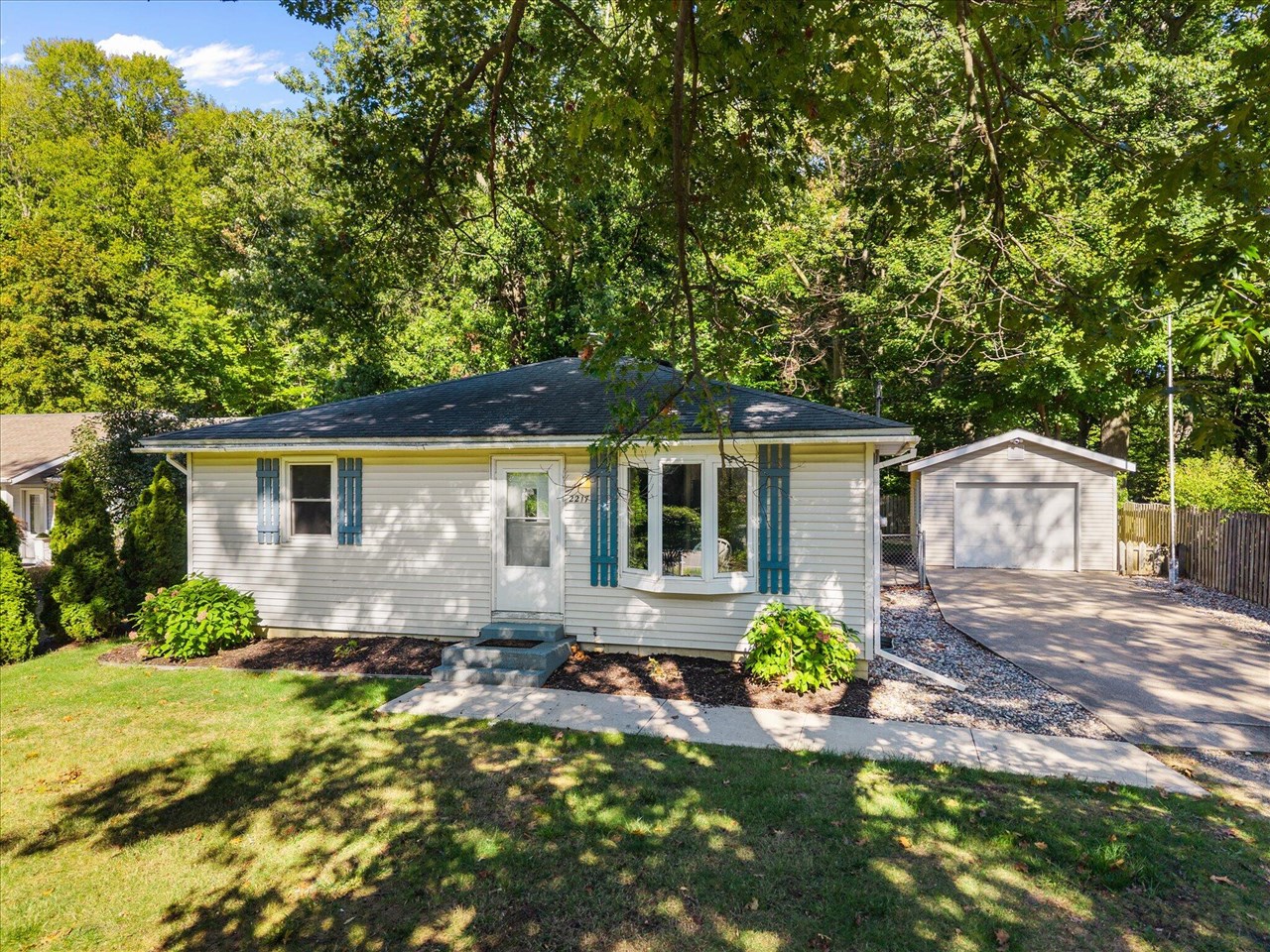 Photo 1 of Sale Pending at 2217 W Lakewood Blvd, Holland, MI 49424 | MLS# 70554796 | Listing updated on 2026-09-02
